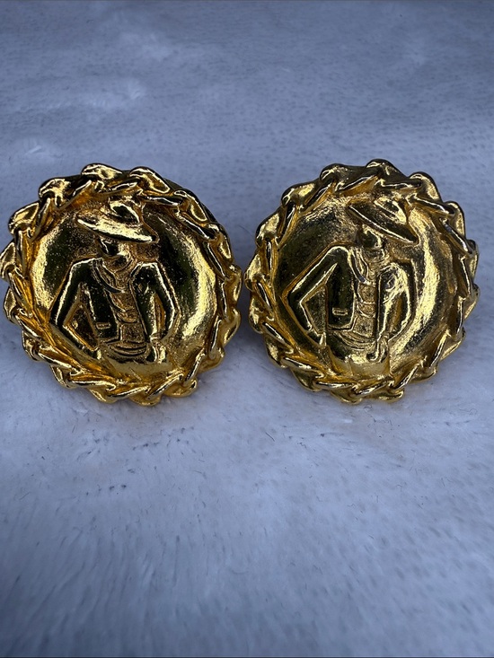 CHANEL Jewelry - Vintage Chanel Gold Tone Figural Lady Clip-On Earrings Made in France RARE w/COA